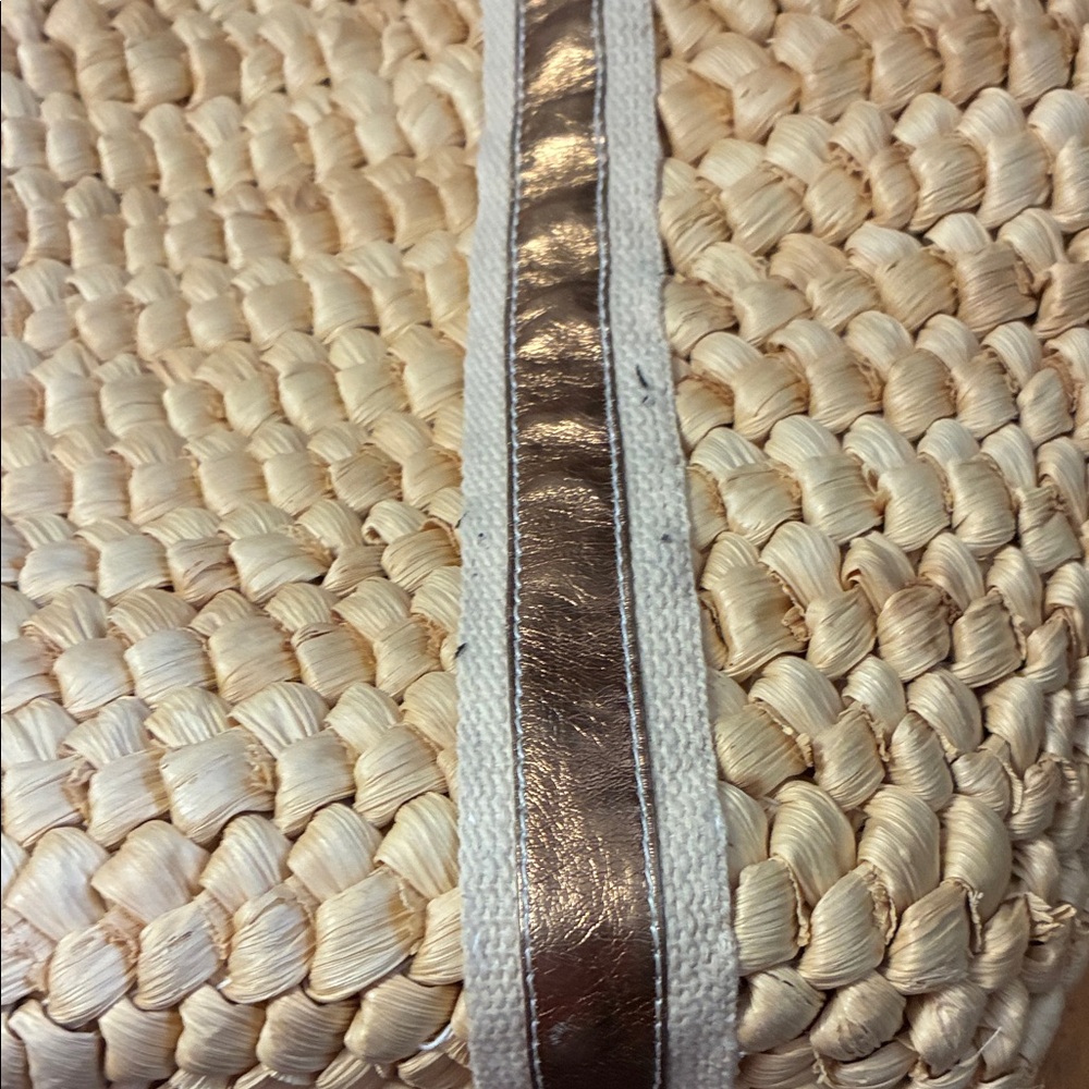 Elegant Lancôme Tan Woven Tote Bag 20 long 11 high. No inside zipper - Picture 5 of 7